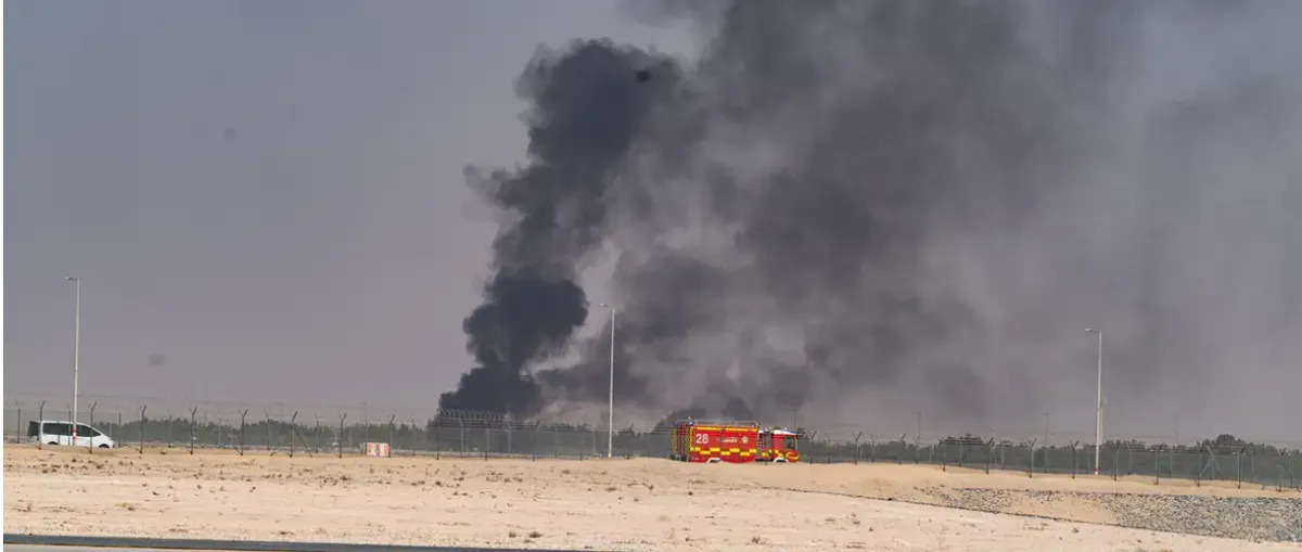 Máy bay Ấn Độ rơi khi trình diễn, phi công thiệt mạng- Ảnh 1.