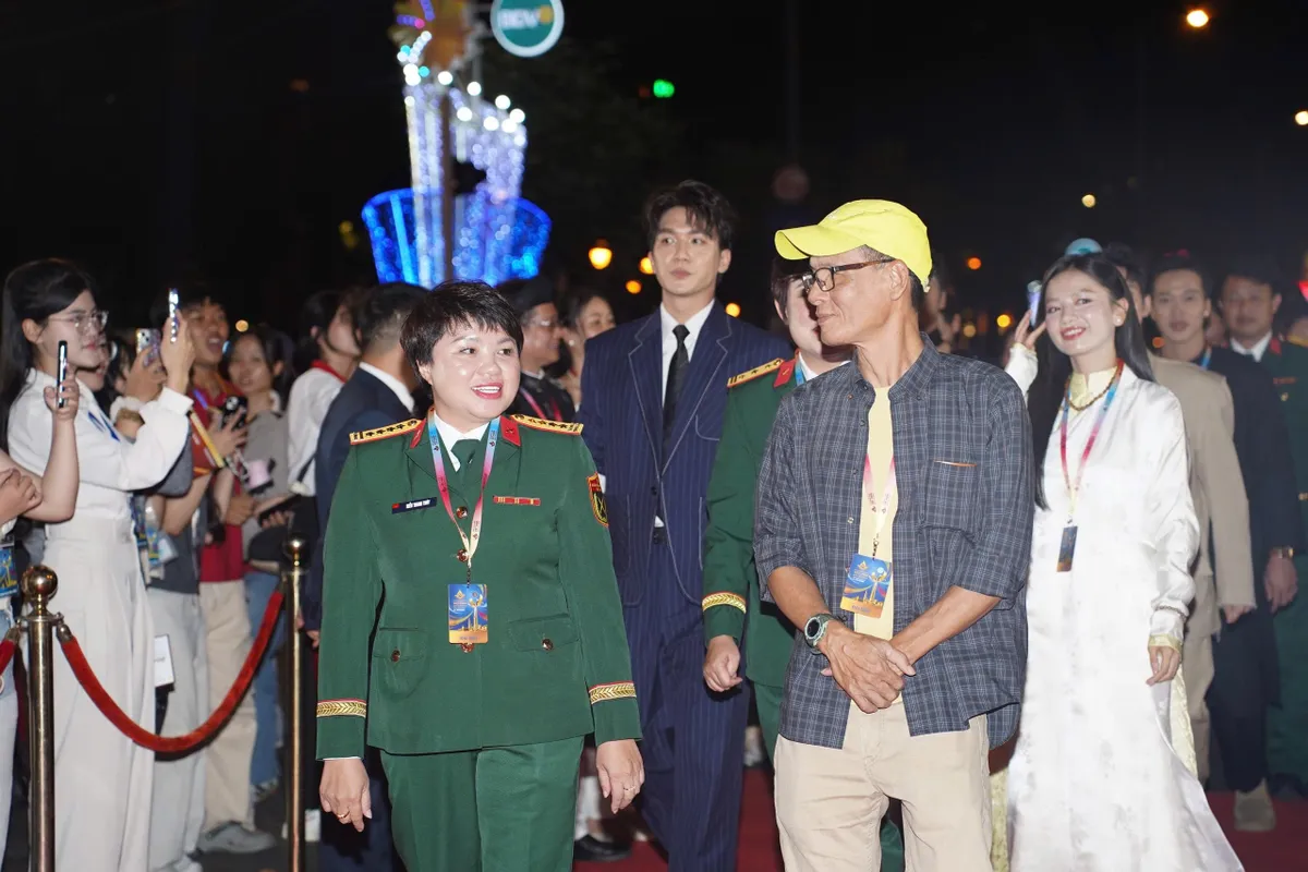 LHP Việt Nam XXIV: Khán giả hào hứng trong những ngày sống cùng phim Việt - Ảnh 3.