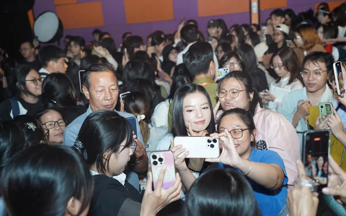 Khán giả hào hứng với các sự kiện giao lưu cùng nghệ sĩ, đoàn phim