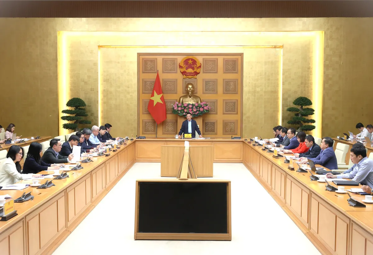 Phó Thủ tướng Hồ Đức Phớc: Phấn đấu CPI năm 2025 tăng khoảng 3,3% - Ảnh 1.