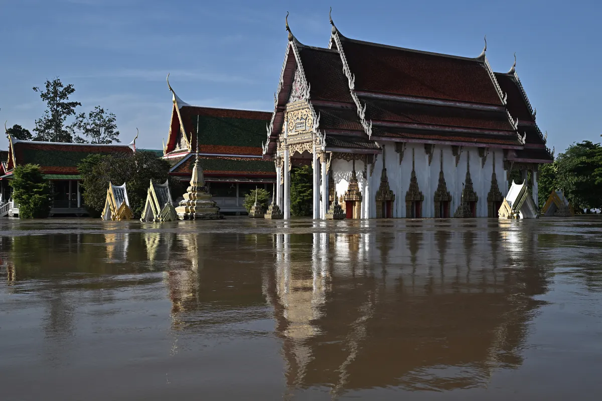 Mưa lớn gây lũ lụt nghiêm trọng ở miền Nam Thái Lan- Ảnh 1.