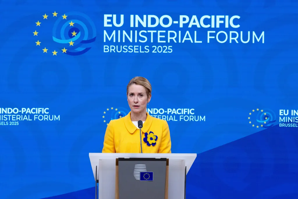 Philippines muốn tăng cường hợp tác với EU ở Biển Đông - Ảnh 1.