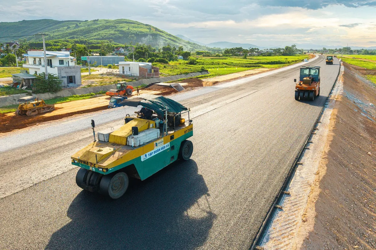 Bộ Xây dựng tăng tốc giải ngân vốn đầu tư công tháng cuối năm - Ảnh 3.