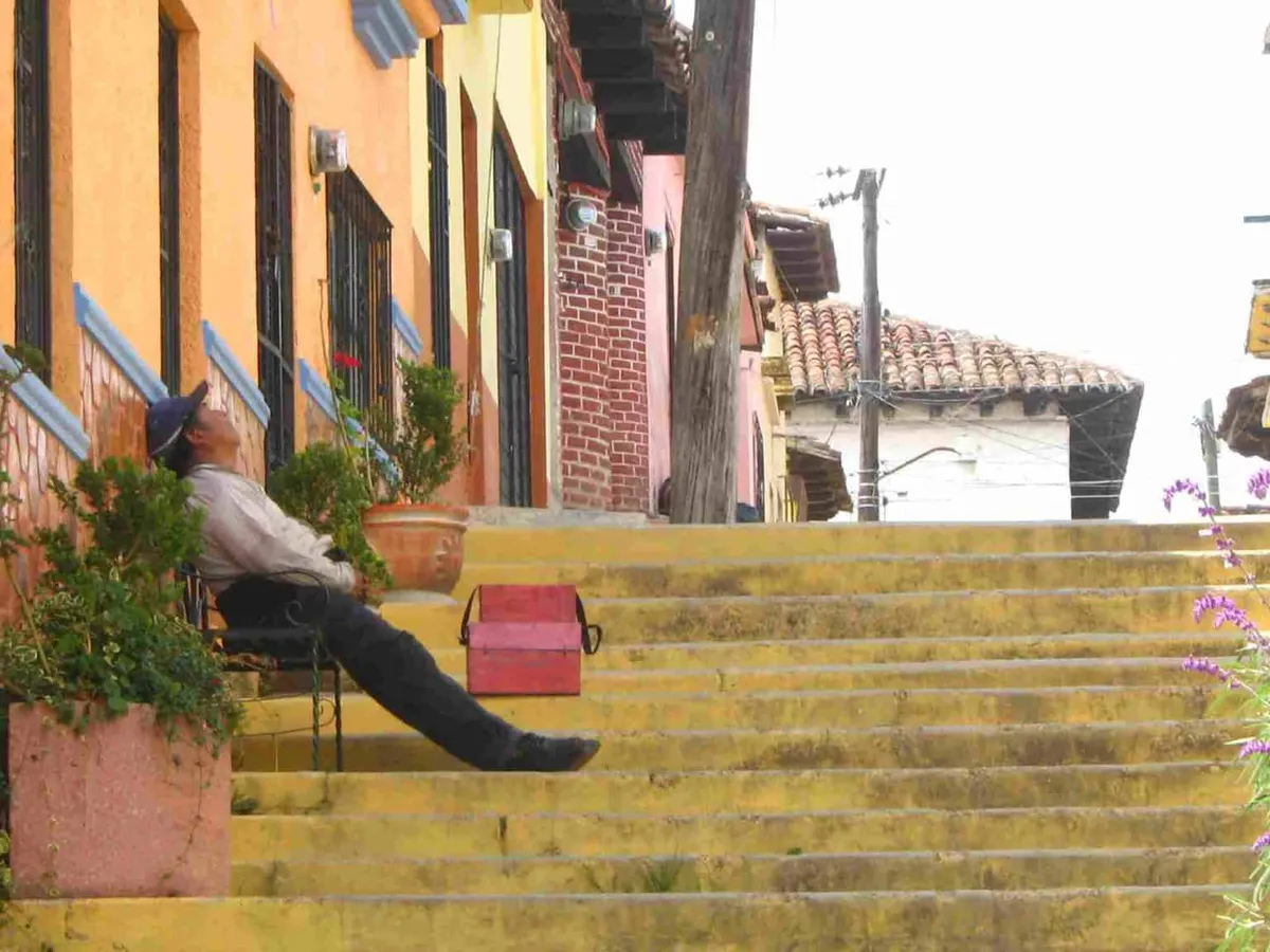 Giấc ngủ trưa ở Tây Ban Nha dần mai một giữa nhịp sống hiện đại- Ảnh 1.