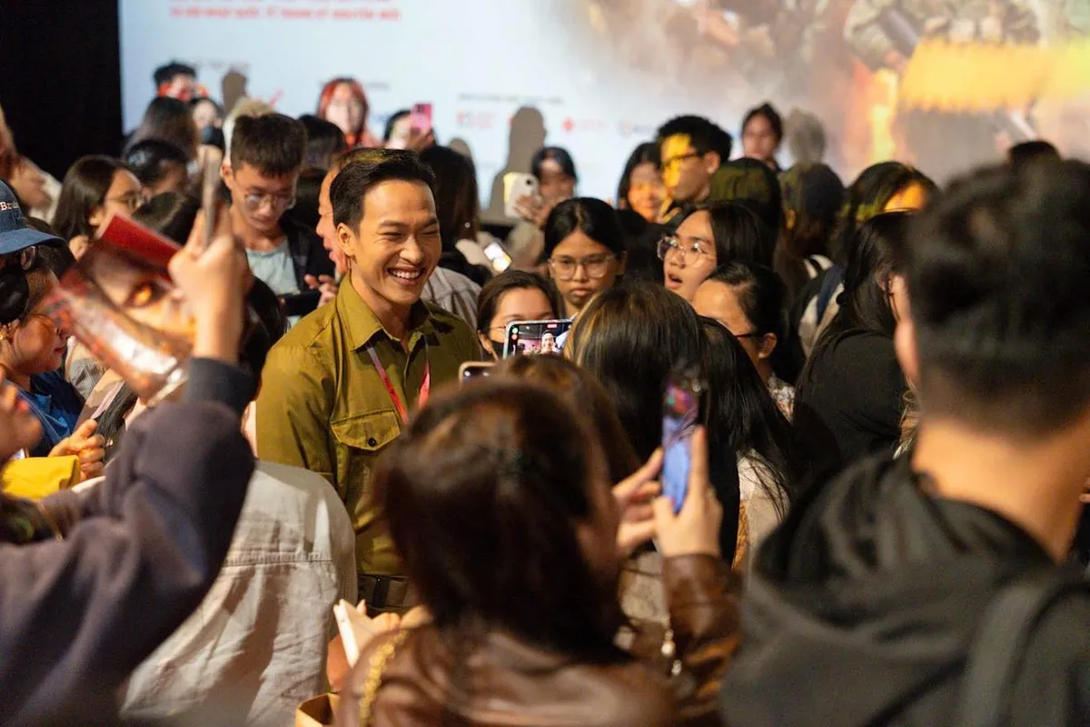 “Mưa đỏ” vẫn kín rạp trong buổi chiếu khai mạc LHP Việt Nam lần thứ XXIV - Ảnh 2.