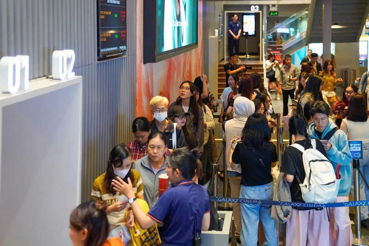 “Mưa đỏ” vẫn kín rạp trong buổi chiếu khai mạc LHP Việt Nam lần thứ XXIV - Ảnh 1.