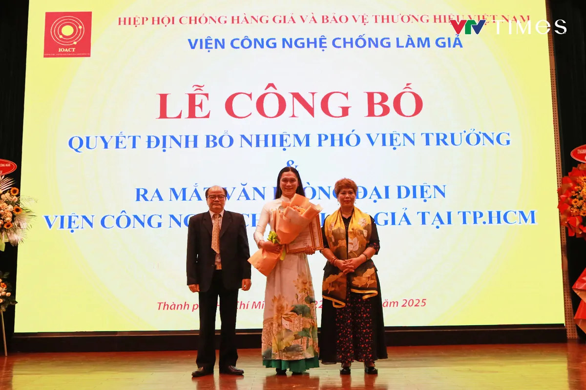 'Từng bước xử lý triệt để vấn nạn hàng giả, hàng nhái, hàng kém chất lượng đang tràn lan' - Ảnh 1.