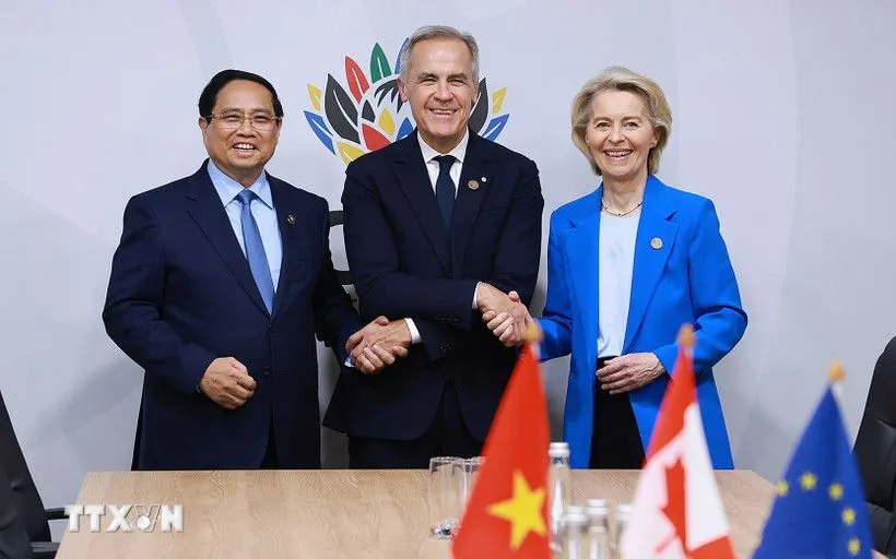 Thủ tướng Phạm Minh Chính tham dự cuộc gặp giữa Thủ tướng Canada Mark Carney và Chủ tịch Ủy ban châu Âu (EU) Ursula von der Leyen về Hiệp định Đối tác Toàn diện và Tiến bộ xuyên Thái Bình Dương (CPTPP). (Ảnh: Dương Giang/TTXVN)