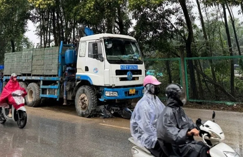 Tai nạn giao thông trên Đại lộ Thăng Long, 1 người tử vong - Ảnh 1.
