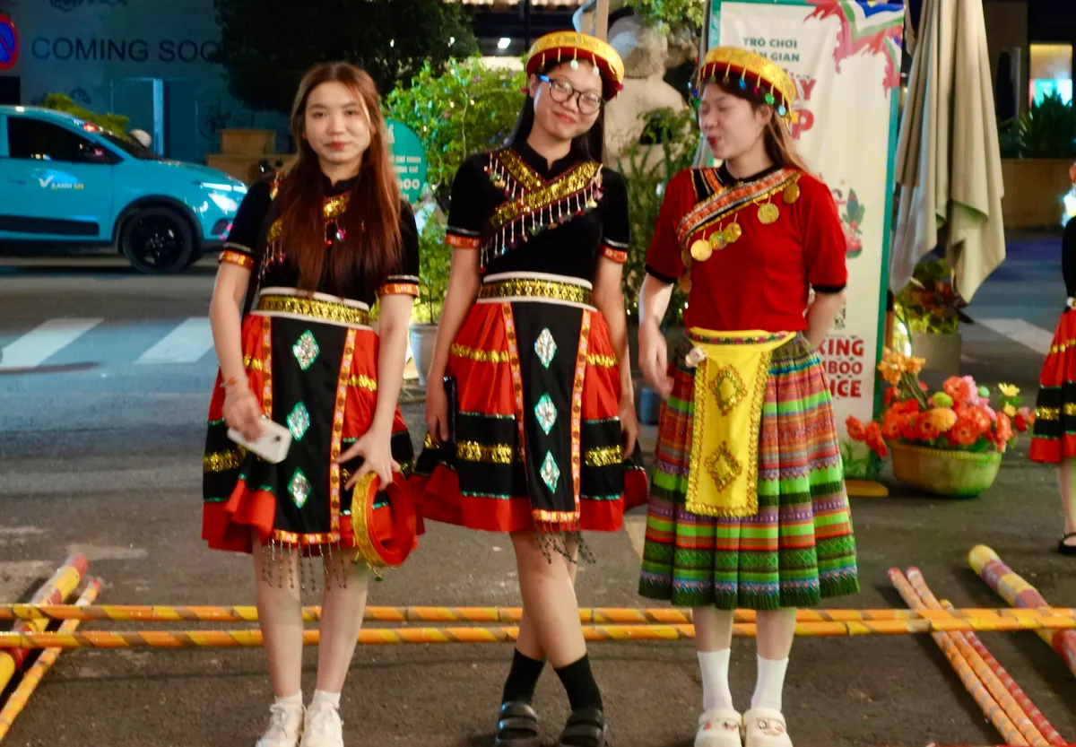 Tour đêm Đường sách có đủ sức thành điểm nhấn cho du lịch TP Hồ Chí Minh?- Ảnh 12.