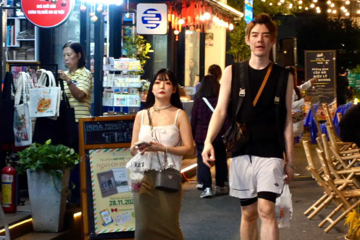 Tour đêm Đường sách có đủ sức thành điểm nhấn cho du lịch TP Hồ Chí Minh?- Ảnh 4.