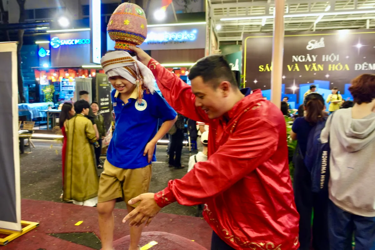 Tour đêm Đường sách có đủ sức thành điểm nhấn cho du lịch TP Hồ Chí Minh?- Ảnh 8.