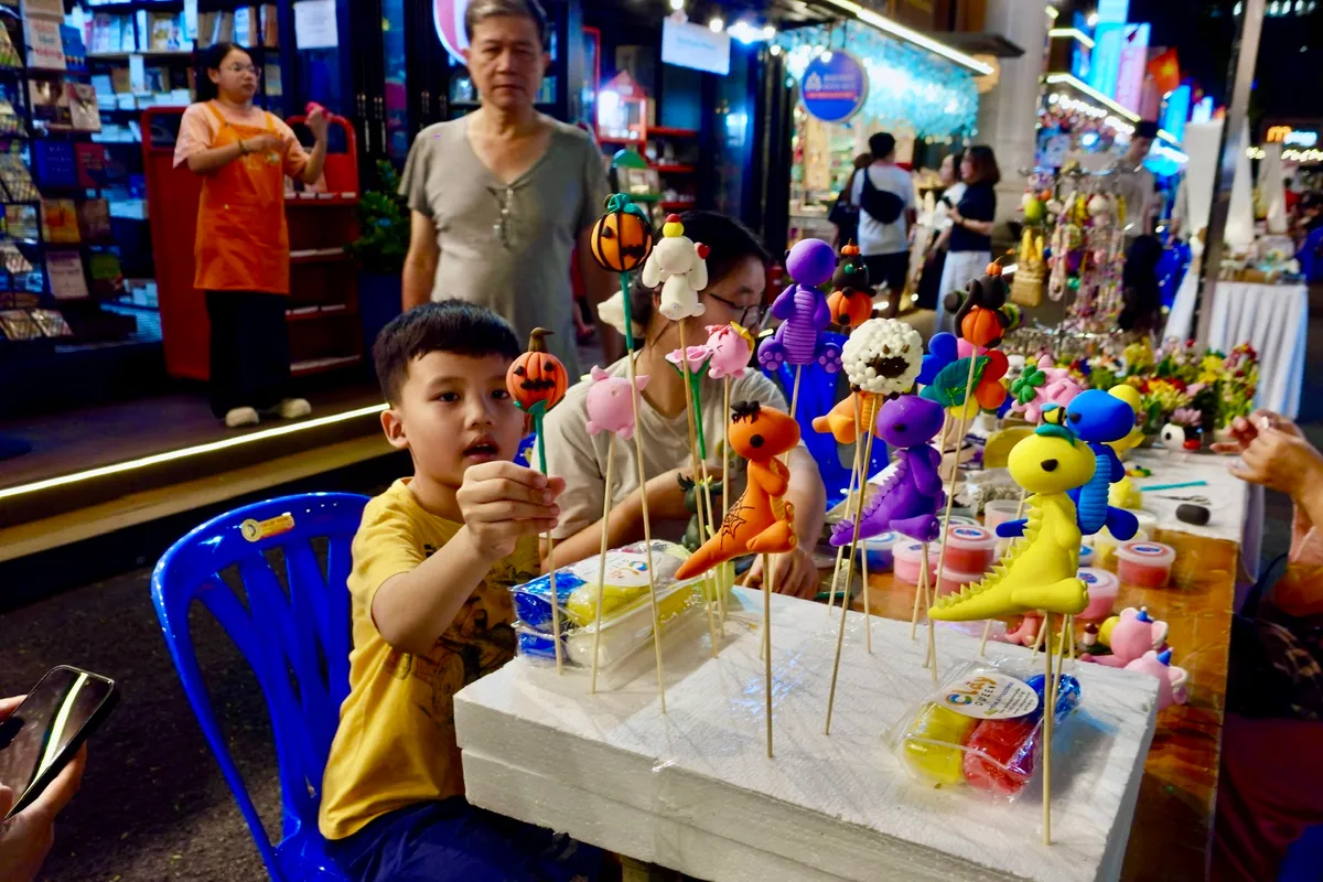 Tour đêm Đường sách có đủ sức thành điểm nhấn cho du lịch TP Hồ Chí Minh?- Ảnh 10.