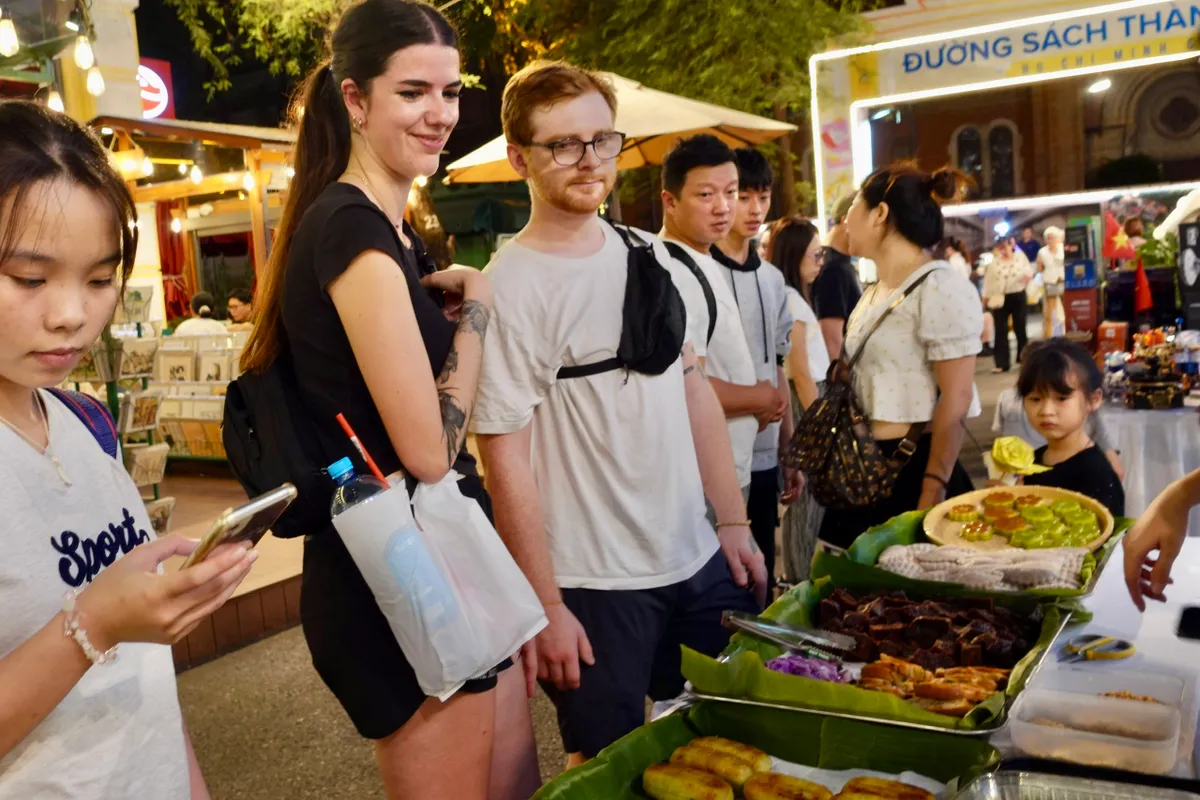 Tour đêm Đường sách có đủ sức thành điểm nhấn cho du lịch TP Hồ Chí Minh?- Ảnh 3.