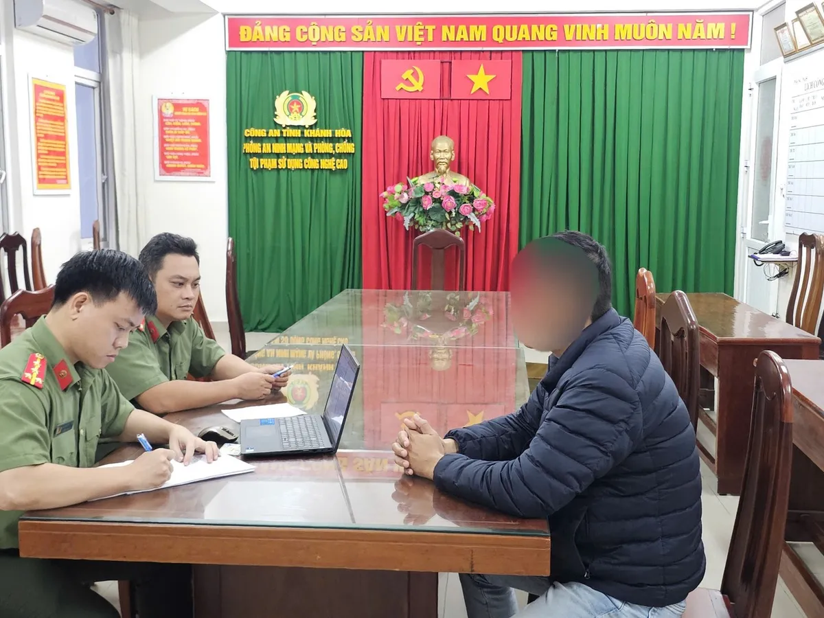 Công an Khánh Hòa làm việc với 2 đối tượng đăng tải thông tin thất thiệt vỡ đập ở Khánh Hòa - Ảnh 1.