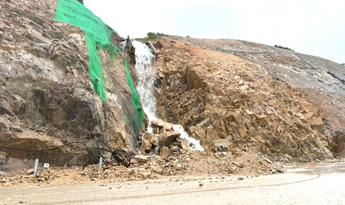 Mưa lũ gây thiệt hại 3 gói thầu cao tốc Quy Nhơn - Chí Thạnh, nguy cơ chậm tiến độ - Ảnh 5.