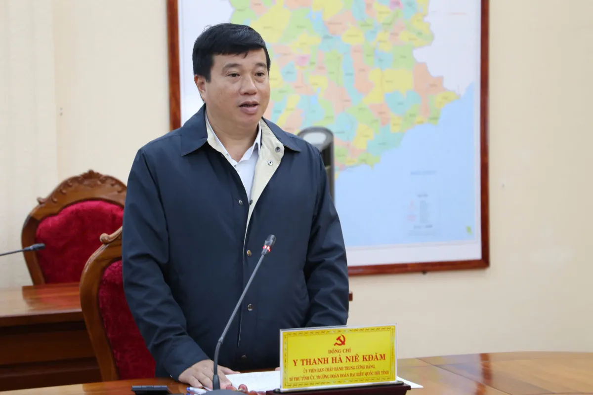 Chủ tịch Ủy ban Trung ương MTTQ Việt Nam: Không để người dân thiếu đói, khẩn trương khắc phục môi trường sau lũ - Ảnh 5.