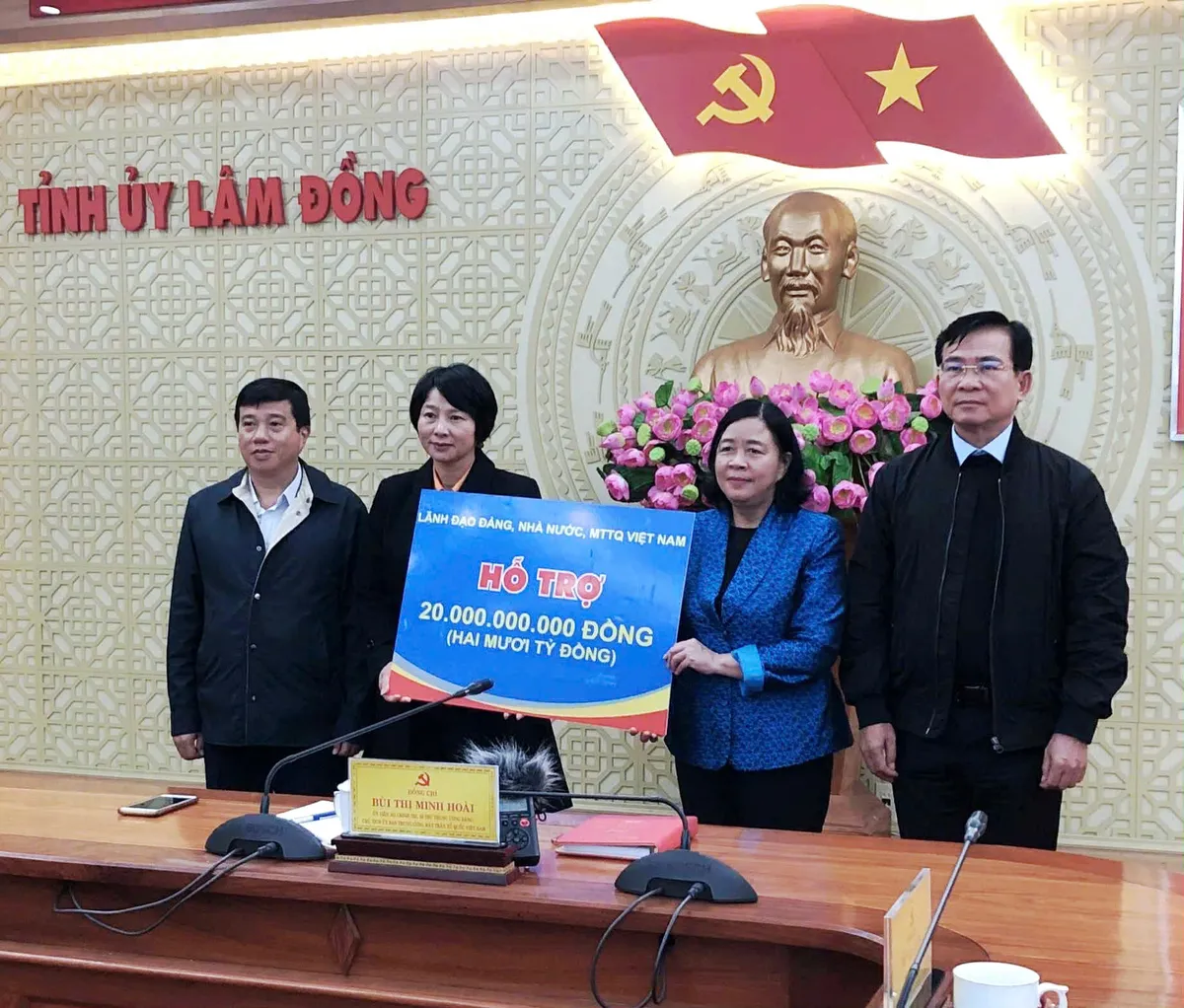 Chủ tịch Ủy ban Trung ương MTTQ Việt Nam: Không để người dân thiếu đói, khẩn trương khắc phục môi trường sau lũ - Ảnh 7.