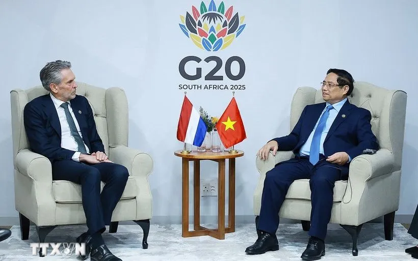 Thủ tướng Phạm Minh Chính gặp Thủ tướng Hà Lan Dick Schoof. (Ảnh: TTXVN)