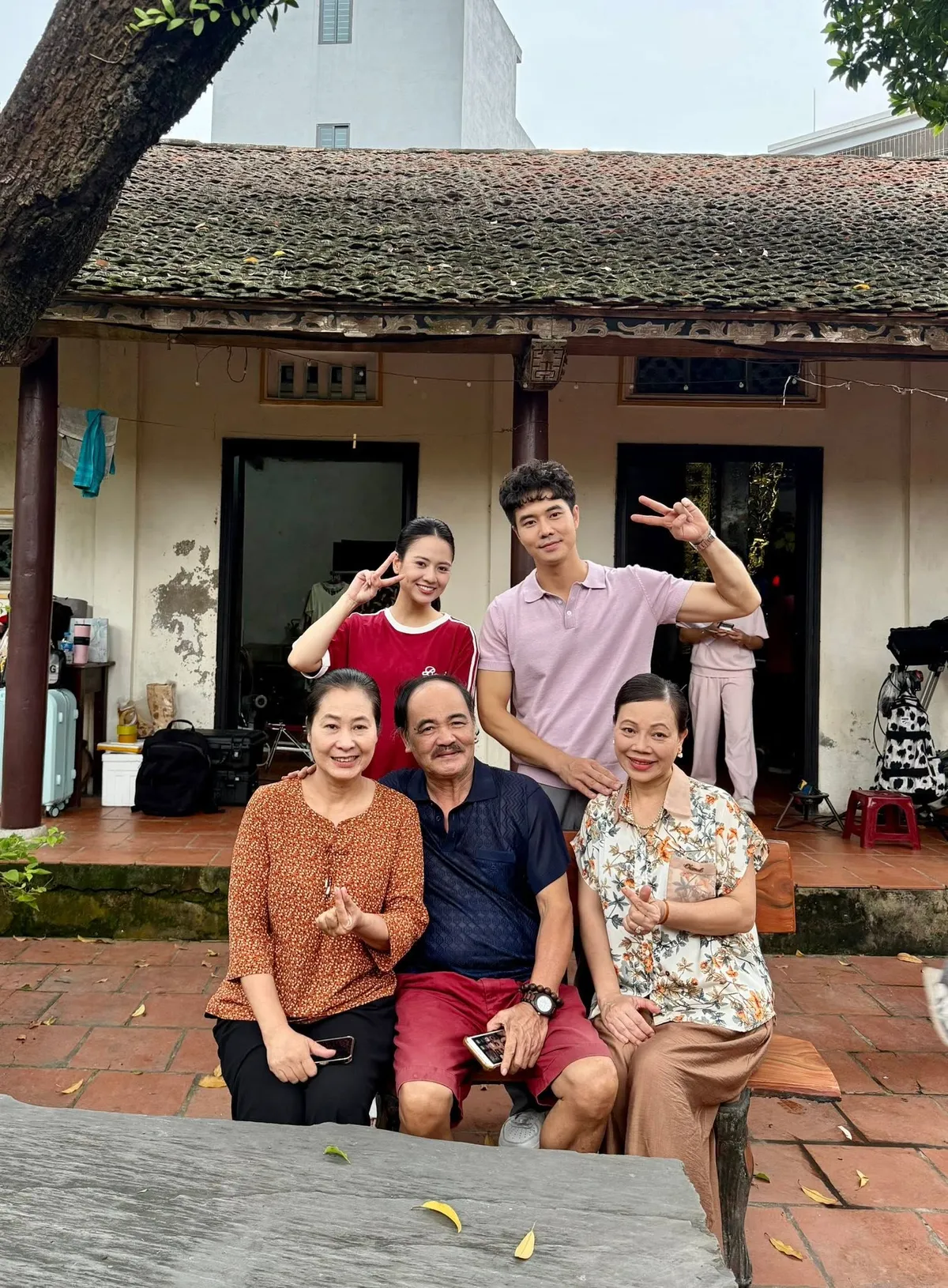 Gió ngang khoảng trời xanh: Hậu trường siêu đáng yêu của cặp Ngân và Dũng 'con bác Bơ'- Ảnh 9. Gió ngang khoảng trời xanh: Hậu trường siêu đáng yêu của cặp Ngân và Dũng 'con bác Bơ'- Ảnh 9.