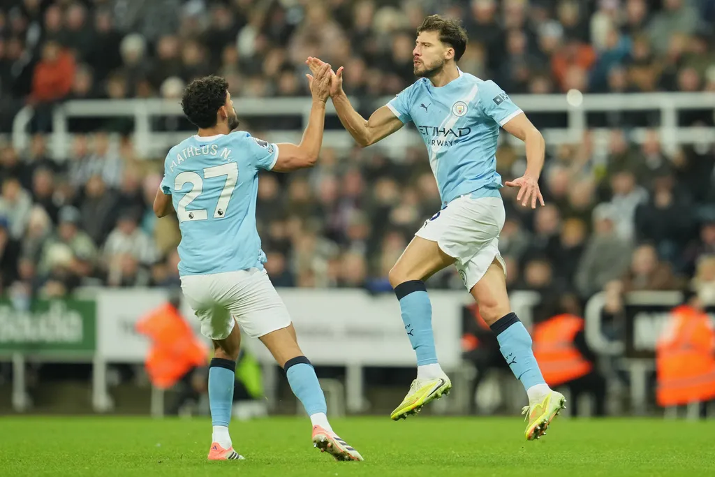 Haaland tịt ng&ograve;i, Man City 