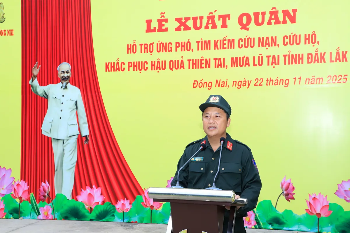 Công an Đồng Nai tăng cường lực lượng hỗ trợ Đắk Lắk ứng phó mưa lũ - Ảnh 4.