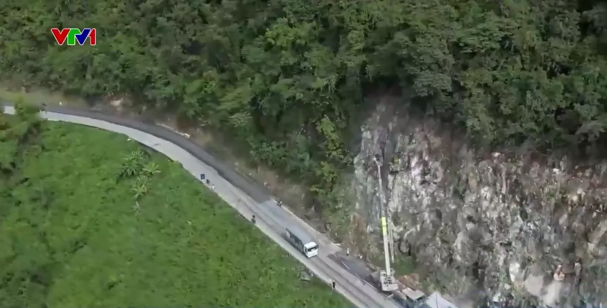 Ngăn ngừa t&igrave;nh trạng đ&aacute; rơi tr&ecirc;n Quốc lộ 6, đ&egrave;o Thung Khe- Ảnh 2.