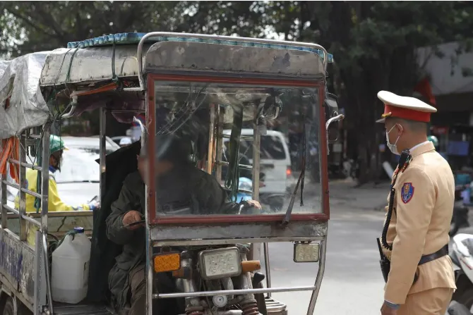 CSGT Hà Nội xử lý 284 trường hợp vi phạm nồng độ cồn trong ngày cuối tuần- Ảnh 1. CSGT Hà Nội xử lý 284 trường hợp vi phạm nồng độ cồn trong ngày cuối tuần- Ảnh 1.