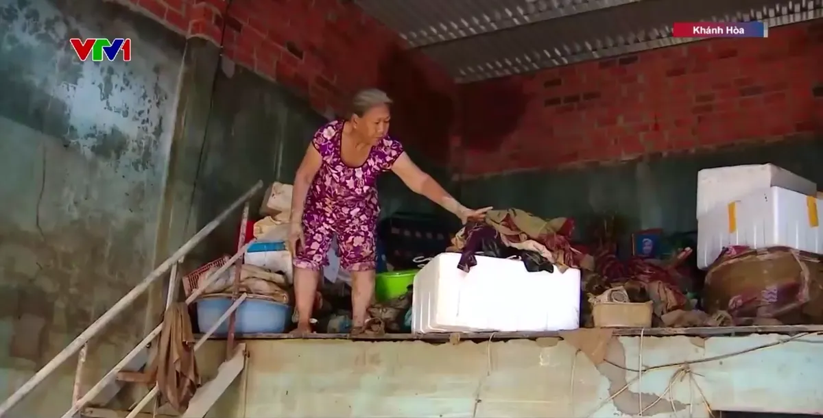 Khẩn trương cứu trợ tại rốn lũ Khánh Hòa - Ảnh 1.