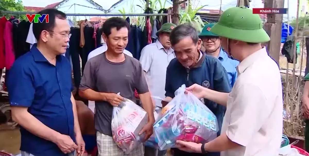Khẩn trương cứu trợ tại rốn lũ Khánh Hòa - Ảnh 3.