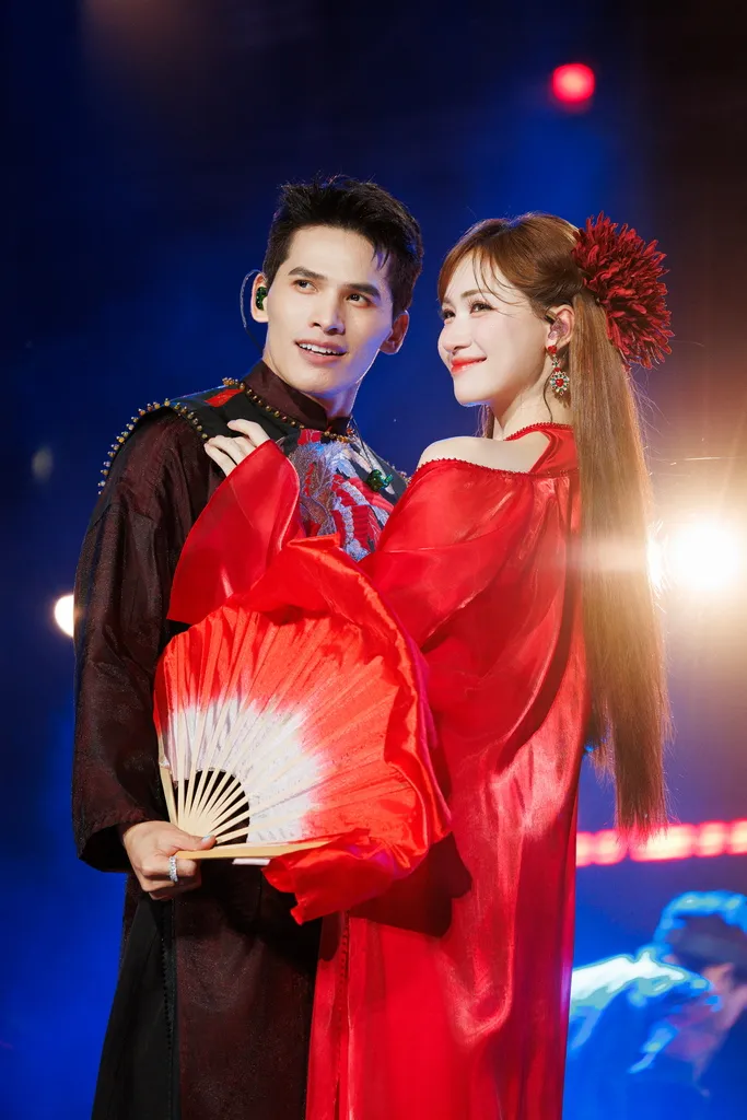 Quốc Thiên ủng hộ 200 triệu đồng cho đồng bào vùng lũ, cùng Hòa Minzy lan tỏa vẻ đẹp âm nhạc truyền thống - Ảnh 2.