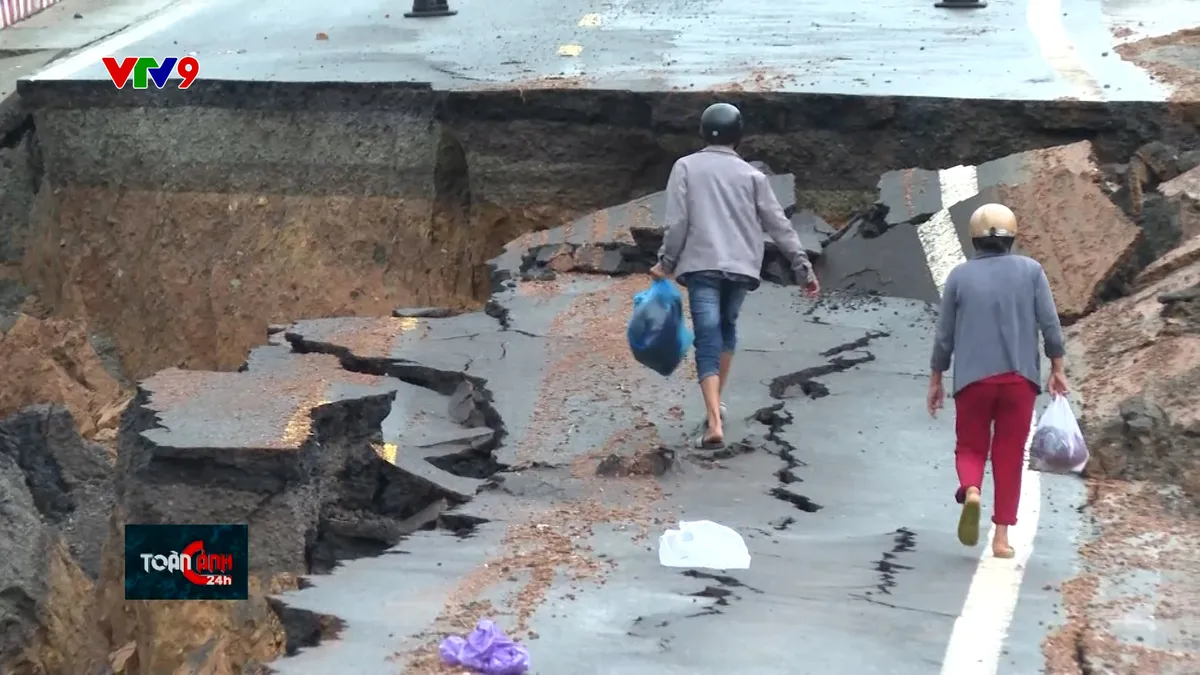 Sạt lở diễn biến phức tạp tại các "điểm nóng" mưa lũ