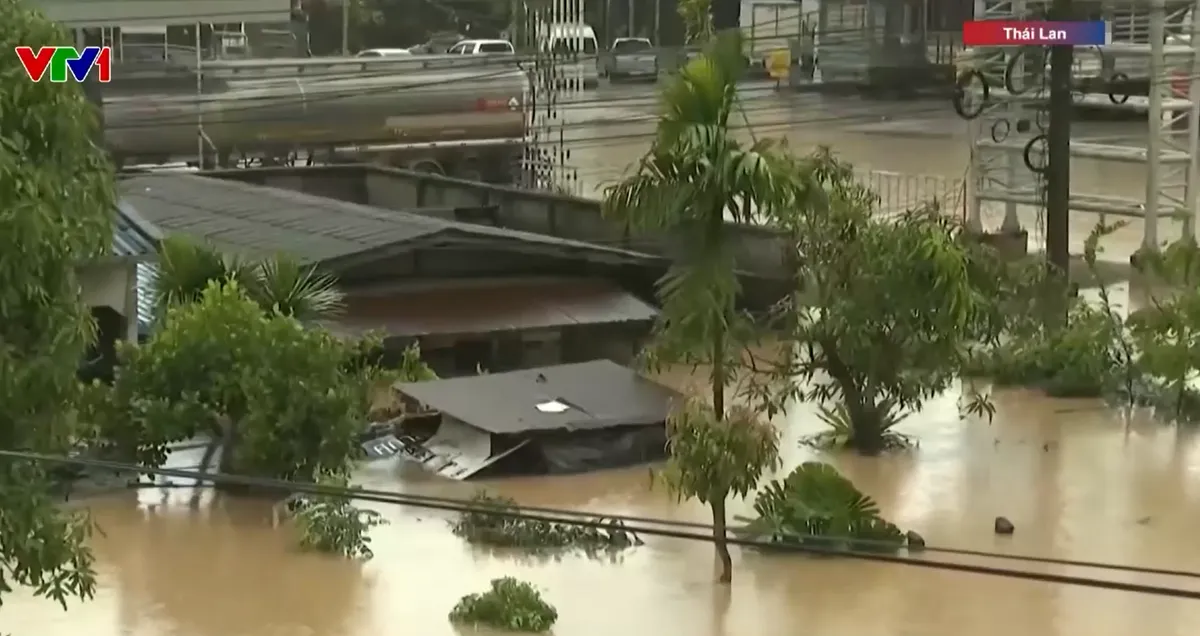 Nước lũ dâng cao ở miền Nam, Thái Lan ban bố tình trạng khẩn cấp về thiên tai - Ảnh 1.