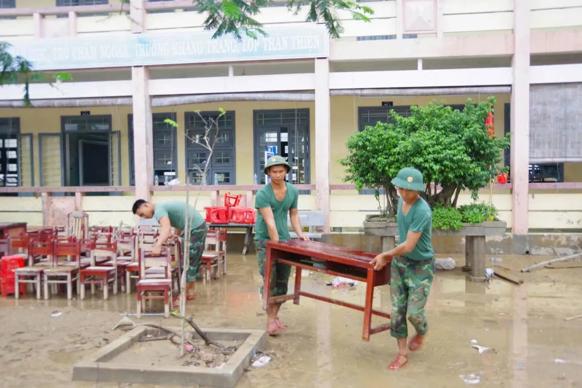 Gia Lai: Bộ đội tổng lực khắc phục sau lũ, ưu tiên ổn định cuộc sống người dân - Ảnh 3.
