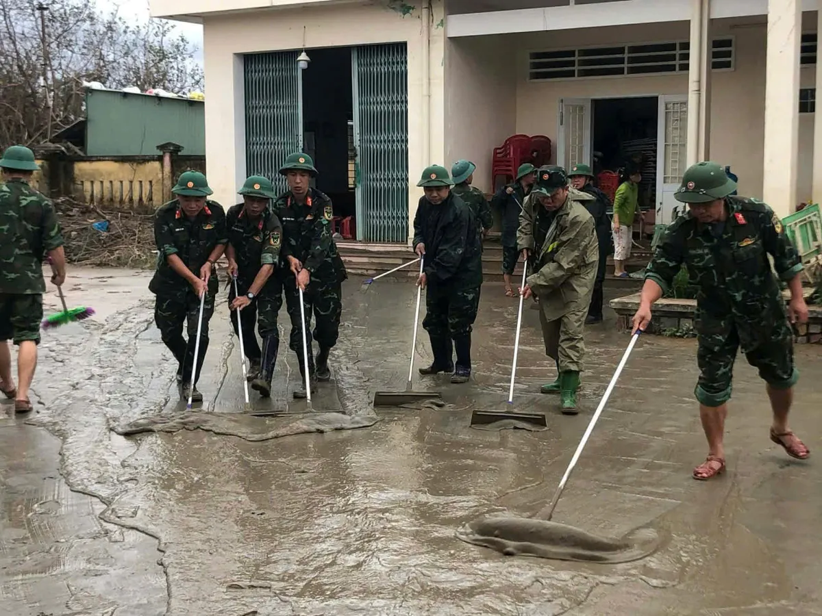 Gia Lai: Bộ đội tổng lực khắc phục sau lũ, ưu tiên ổn định cuộc sống người dân - Ảnh 1.