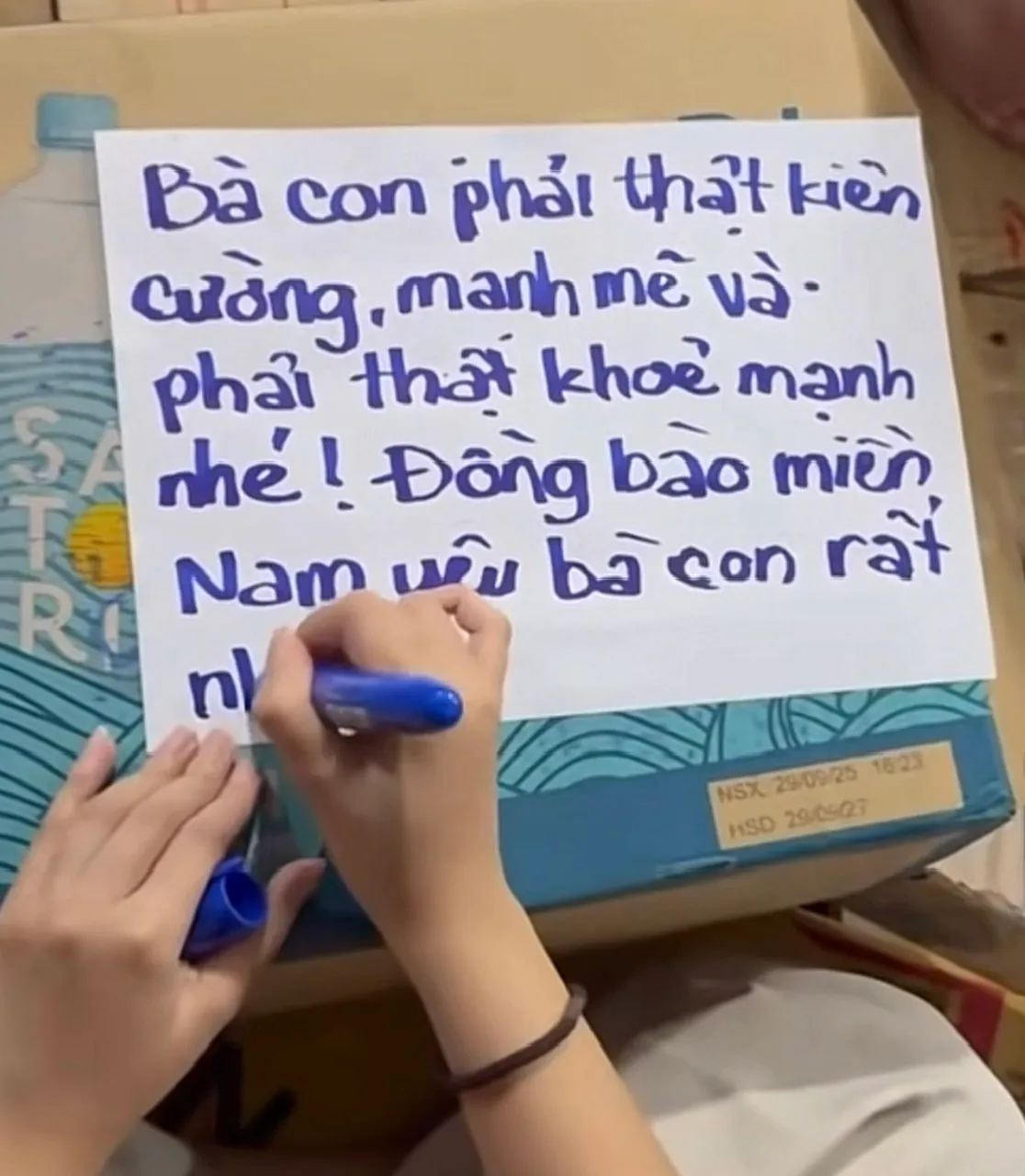 Nối dài những chuyến xe nghĩa tình đến với đồng bào vùng lũ - Ảnh 5.