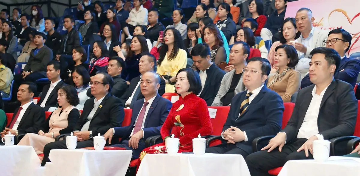 Gala Trái tim cho em: 17 năm bền bỉ nâng đỡ từng trái tim nhỏ bé - Ảnh 1.