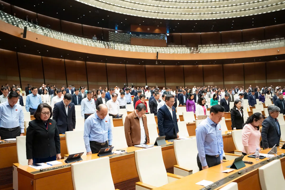 Quốc hội phát động quyên góp ủng hộ đồng bào khắc phục hậu quả bão lũ - Ảnh 3.