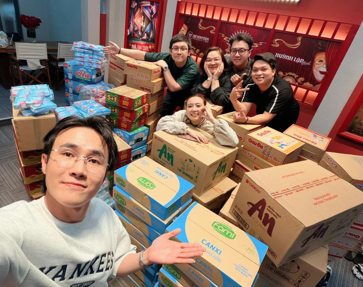 Nghệ sĩ Việt chung tay hỗ trợ người dân vũng bão - Ảnh 6.