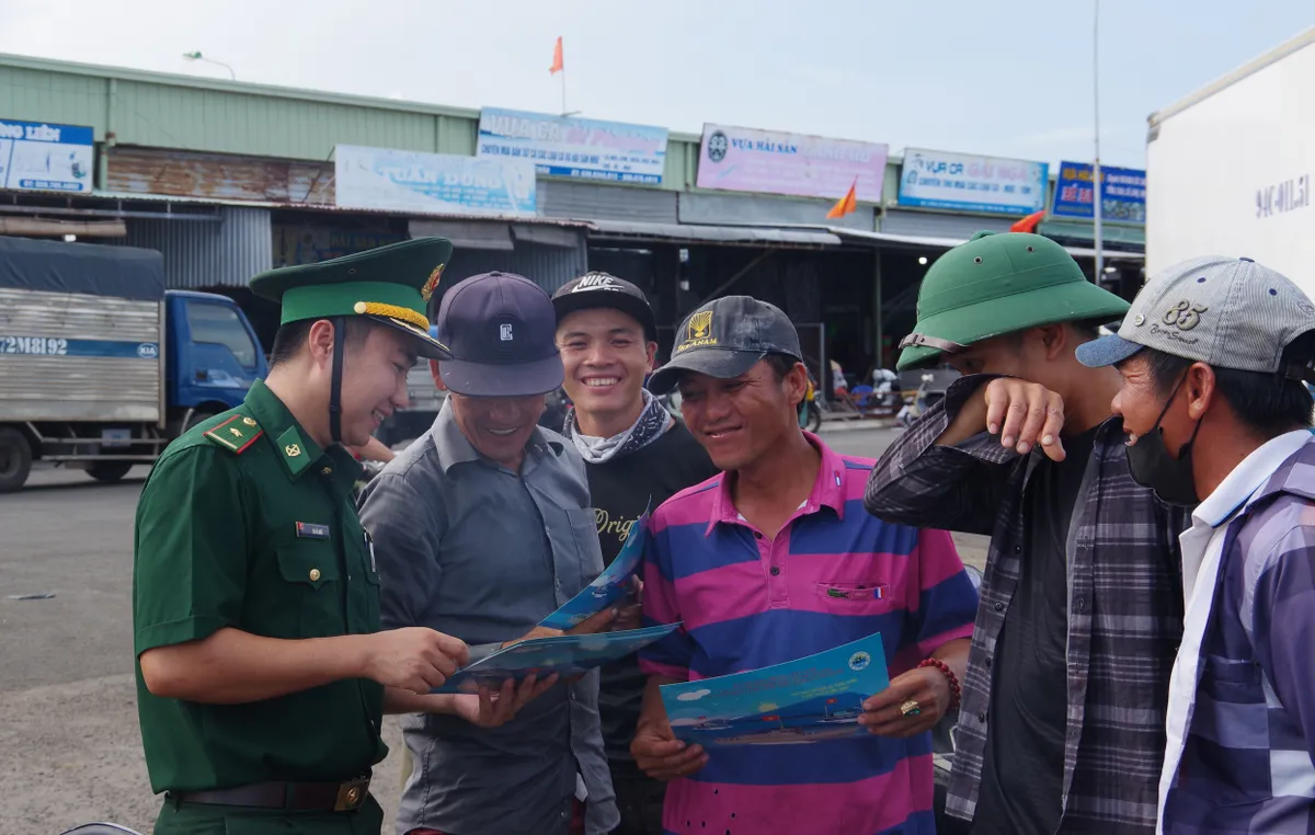 Đẩy mạnh tuyên truyền Chỉ thị 01 và chống khai thác IUU tại Bình Châu - Ảnh 1.