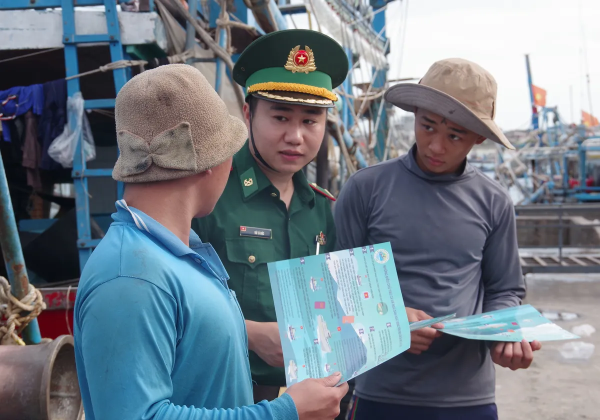 Đẩy mạnh tuyên truyền Chỉ thị 01 và chống khai thác IUU tại Bình Châu - Ảnh 2.