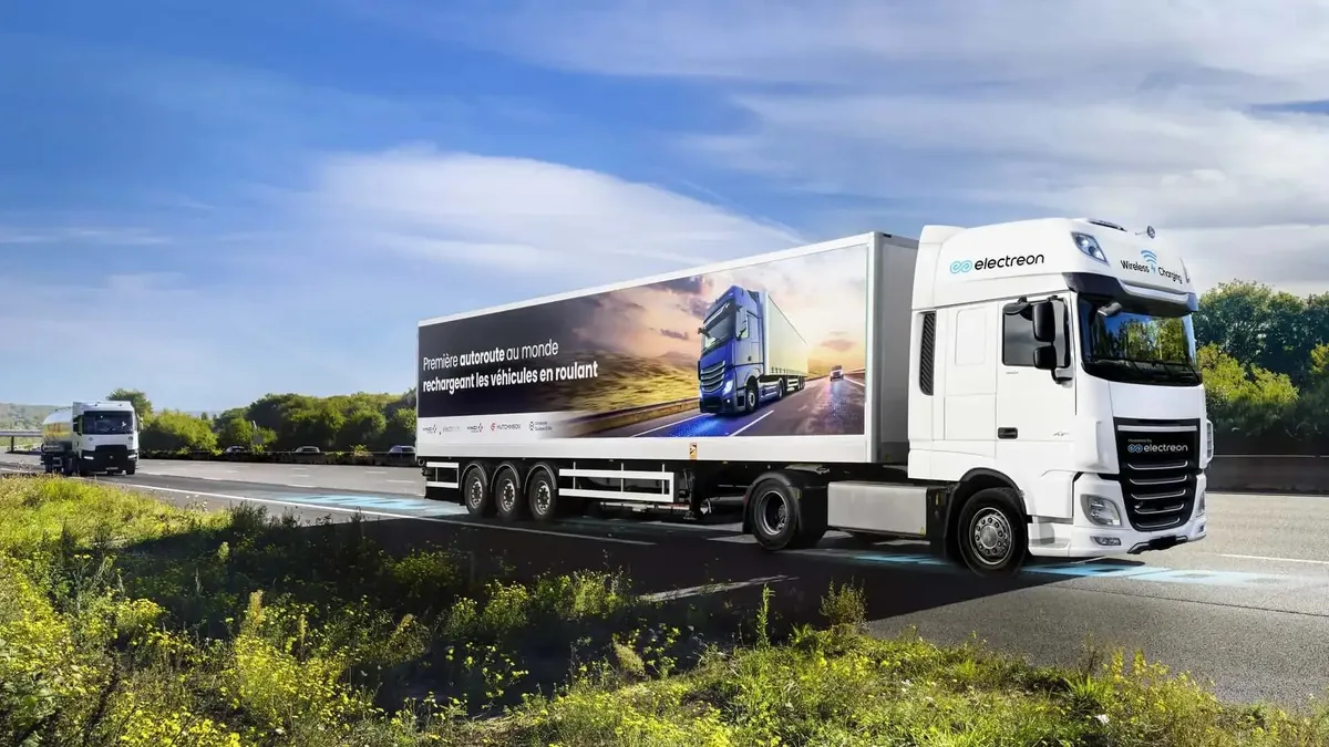 Pháp thử nghiệm cao tốc sạc không dây đầu tiên cho xe điện - Ảnh 1.