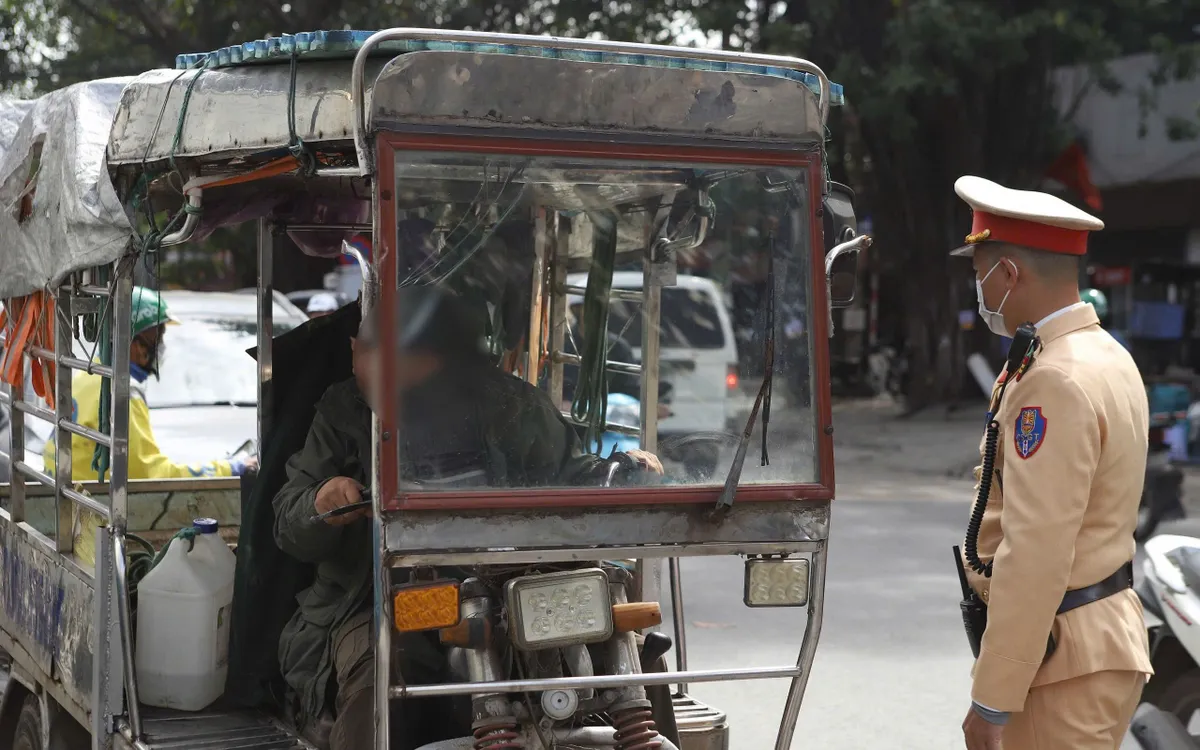CSGT Hà Nội tăng cường kiểm soát, xử lý xe tự chế gây mất an toàn giao thông.