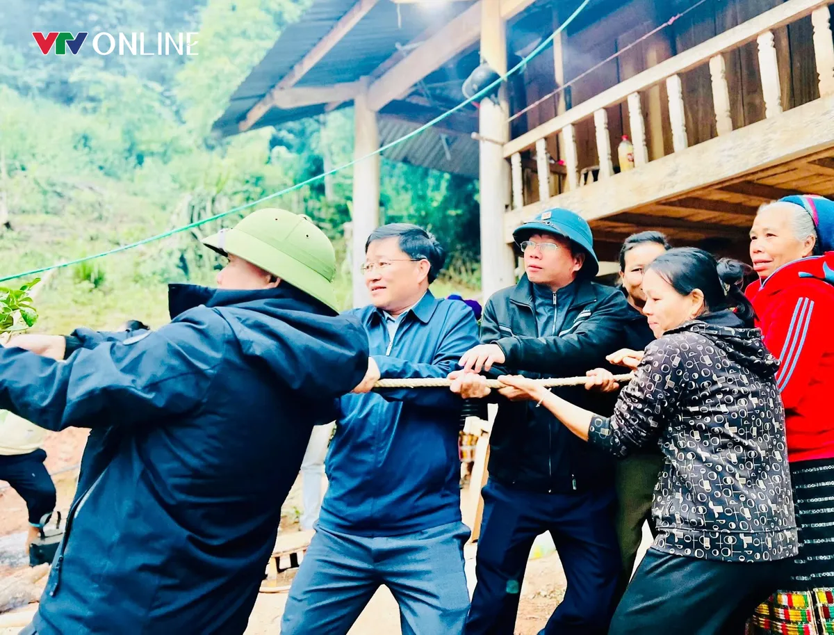 Nghệ An: Huy động lực lượng khẩn trương dựng nhà ở cho các hộ dân bị vùi lấp, trôi nhà do thiên tai - Ảnh 3.
