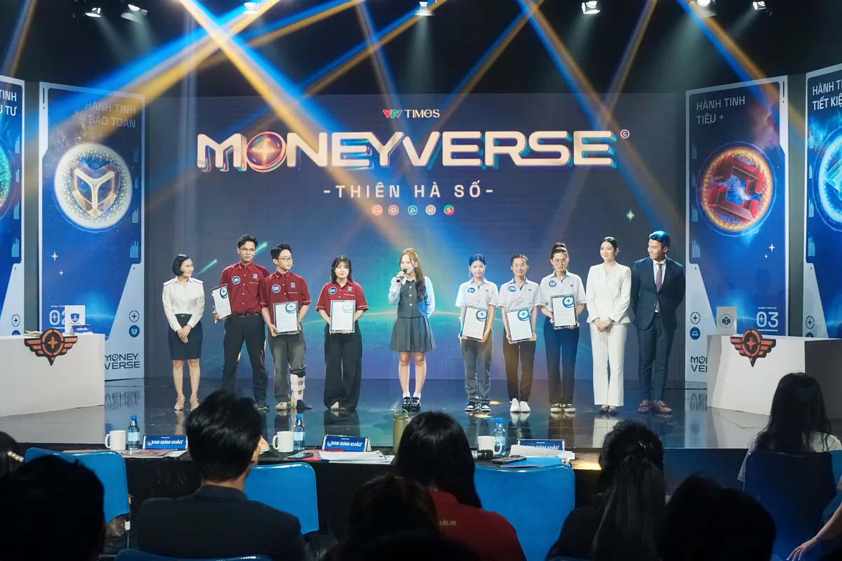 Kết th&uacute;c h&agrave;nh tr&igrave;nh, bắt đầu sự nghiệp: Top 10 The Moneyverse "c&aacute;n đ&iacute;ch" tại BIDV - Ảnh 1.