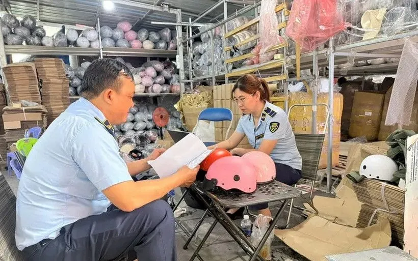 Hơn 5.000 mũ bảo hiểm không có hóa đơn chứng từ. (Ảnh: Chi cục Quản lý thị trường TP Hồ Chí Minh)