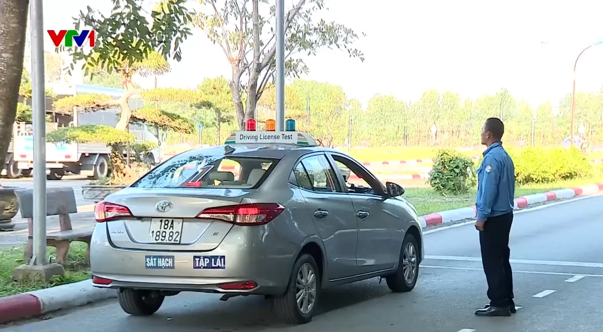 Người dân có thể nhận bằng lái xe điện tử sau 2 giờ thi sát hạch - Ảnh 1.