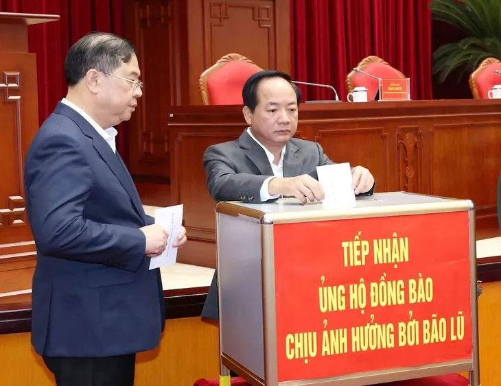 Tổng Bí thư Tô Lâm và các đại biểu quyên góp ủng hộ đồng bào bão lũ - Ảnh 4.