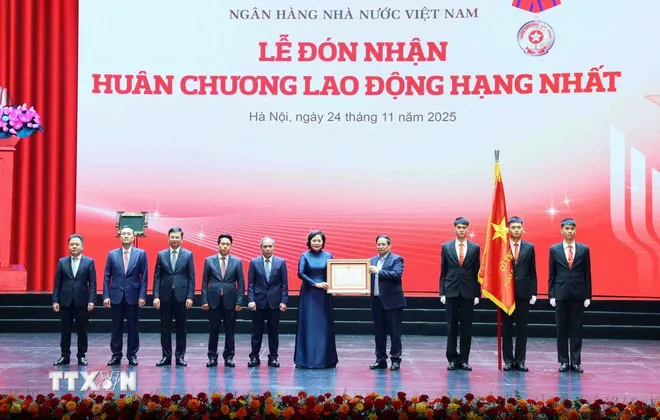 Thủ tướng: Ngành Ngân hàng cần phát huy tinh thần chia sẻ với người dân, doanh nghiệp - Ảnh 2.