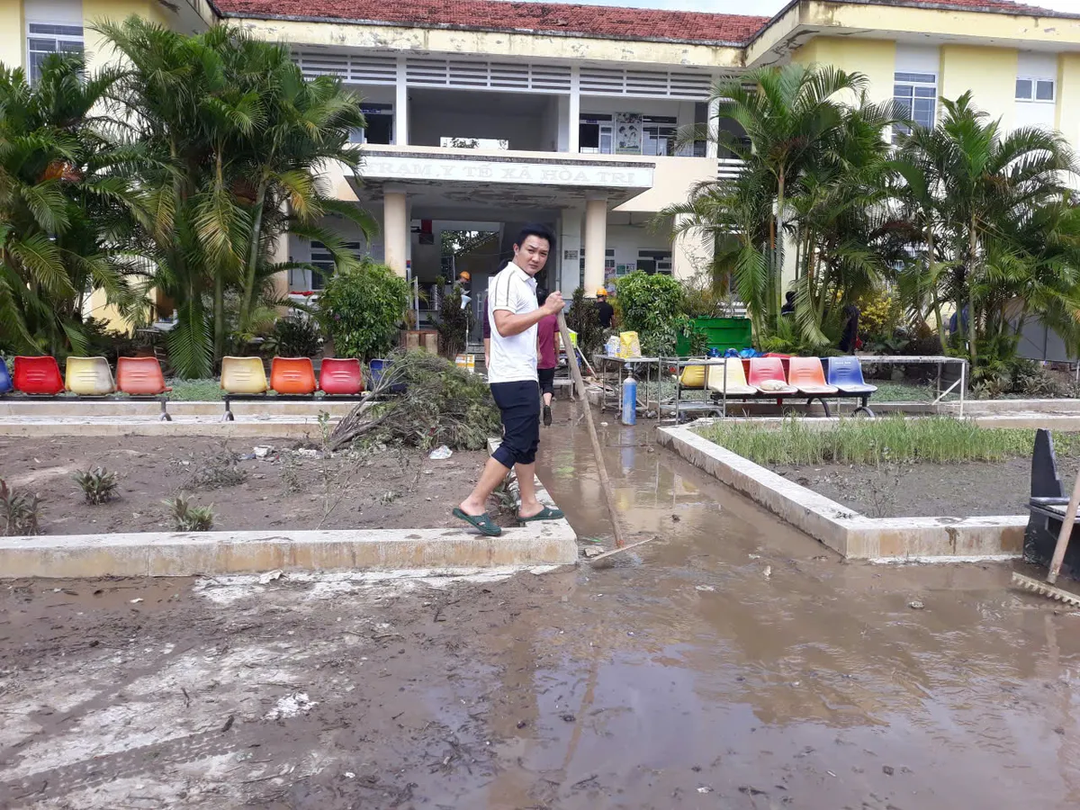 Chủ động xử lý môi trường, ngăn dịch bệnh sau mưa bão kéo dài- Ảnh 2.